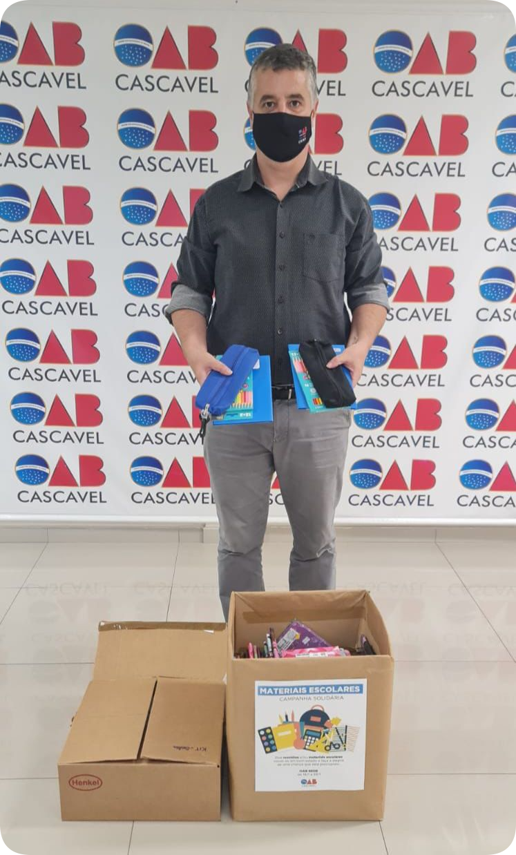Advogados colaboram arrecadando materiais escolares em campanha